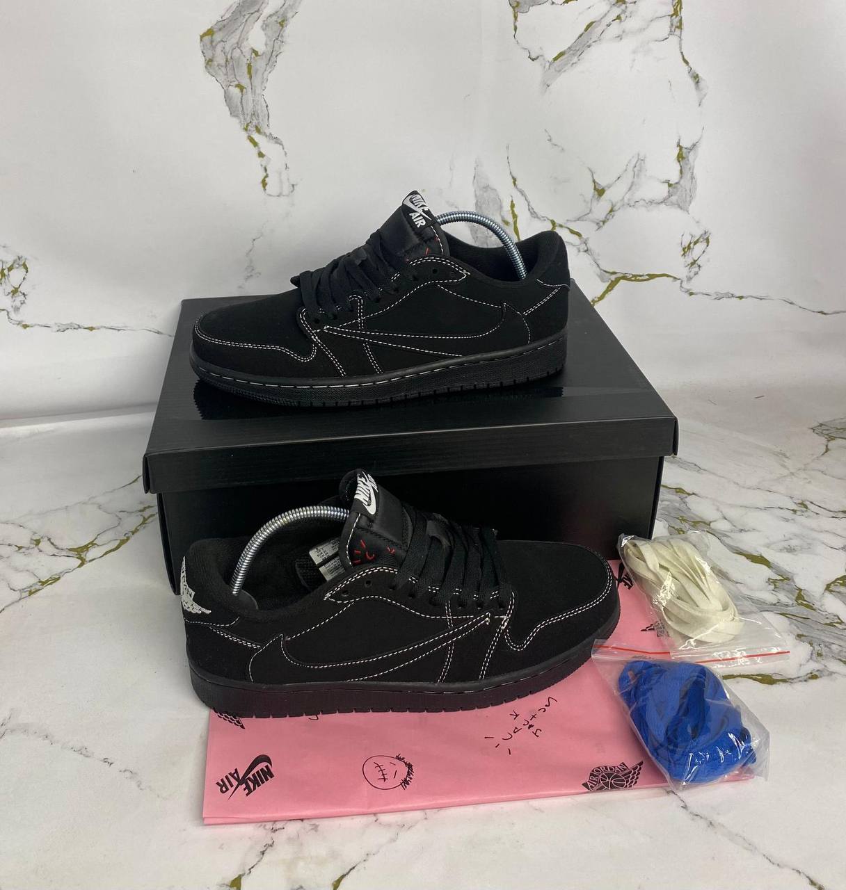 Nikee Air Jordan 1 Low Travis Scot Trainers