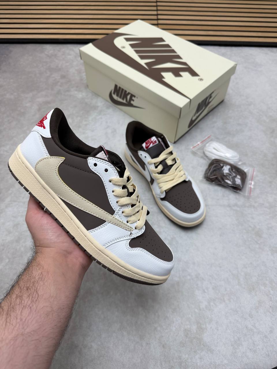 Nikee Air Jordan 1 Low Travis Scot Trainers
