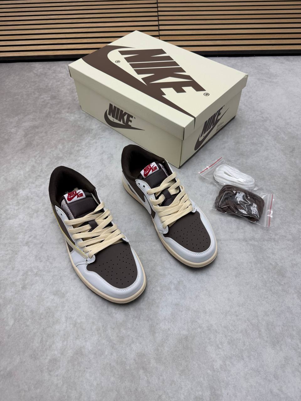 Nikee Air Jordan 1 Low Travis Scot Trainers