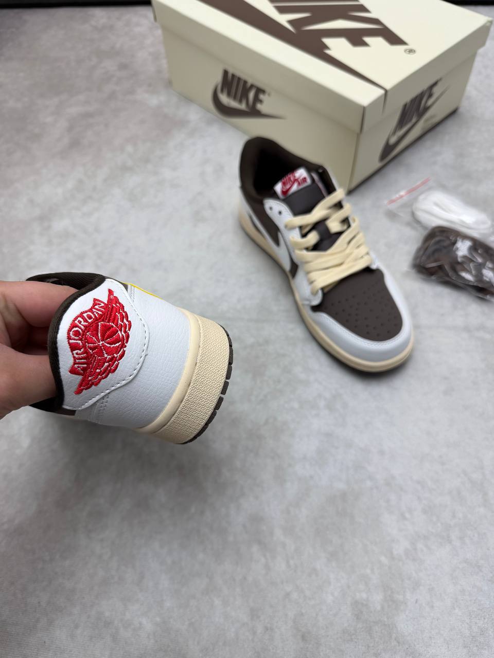 Nikee Air Jordan 1 Low Travis Scot Trainers
