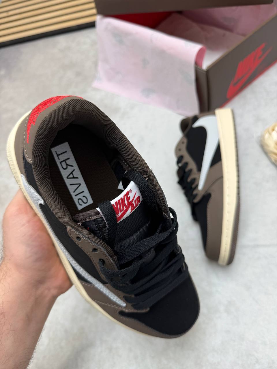 Nikee Air Jordan 1 Low Travis Scot Trainers