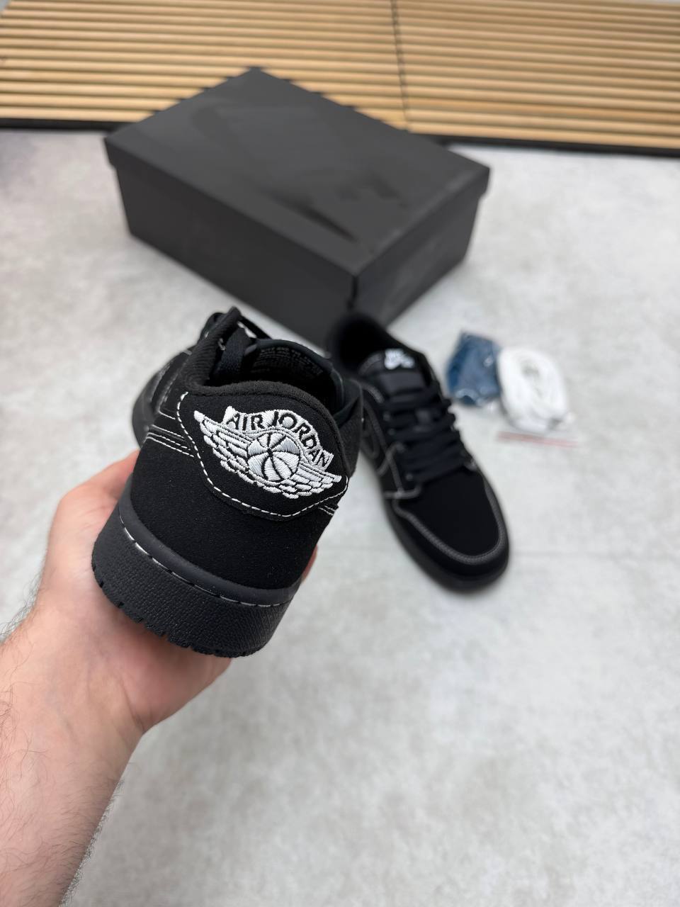 Nikee Air Jordan 1 Low Travis Scot Trainers